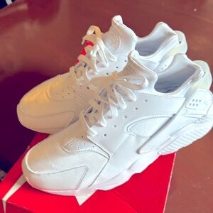 Men’s size 14 Nike huarache triple white